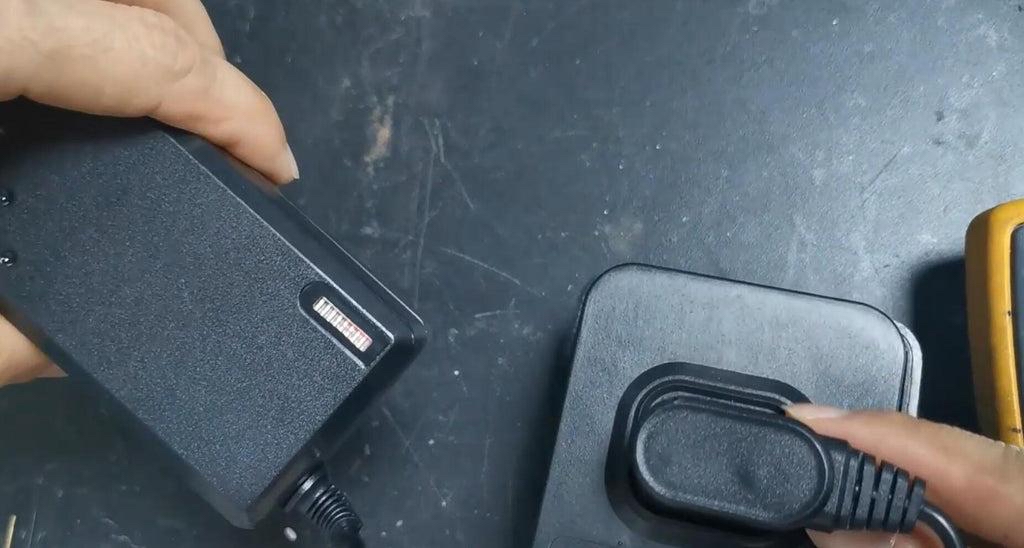 Reinigung und Wartung von E-Scooter Ladegeräten