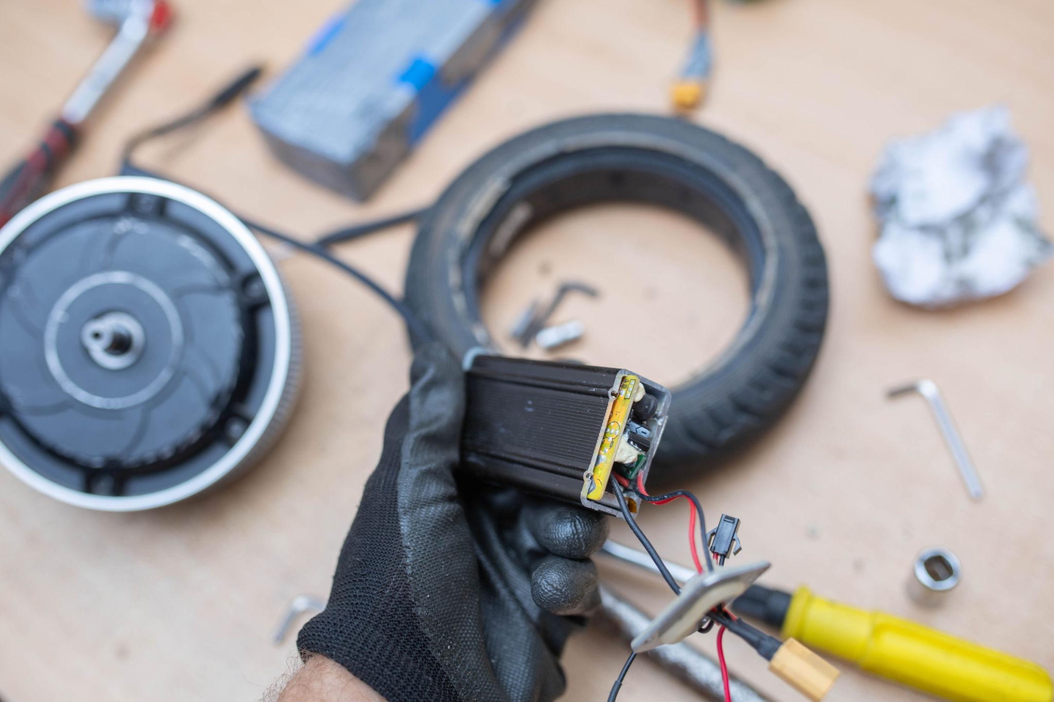 MOSFET und Elektronik-Komponenten des Controllers